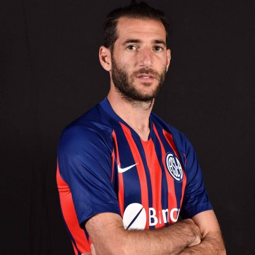 Piatti: En el vestuario de San Lorenzo, el equipo está de un lado y los Romero del otro