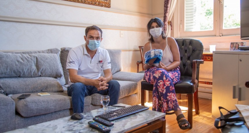 Abella recibió a una vecina que impulsa un proyecto solidario para quienes realizan quimioterapia 