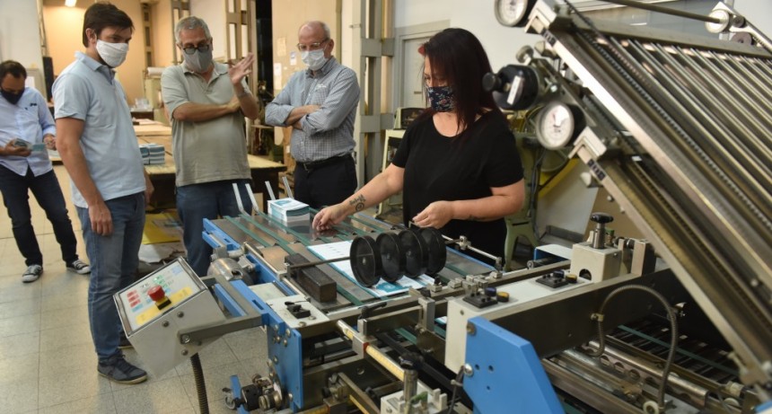 Federico Thea supervisó la impresión de las piezas gráficas  para la campaña de vacunación provincial