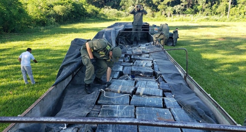 La Gendarmería Nacional incautó marihuana ocultas en camiones, en Misiones