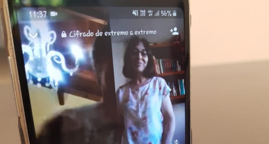 Adultos mayores disfrutan de la Colonia Municipal Virtual