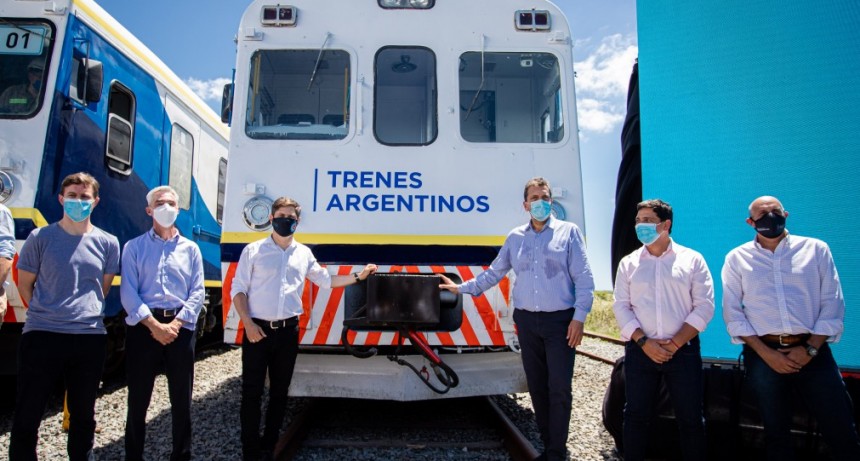 Kicillof, Massa y Meoni inauguraron el retorno del tren de pasajeros que llega hasta Pinamar