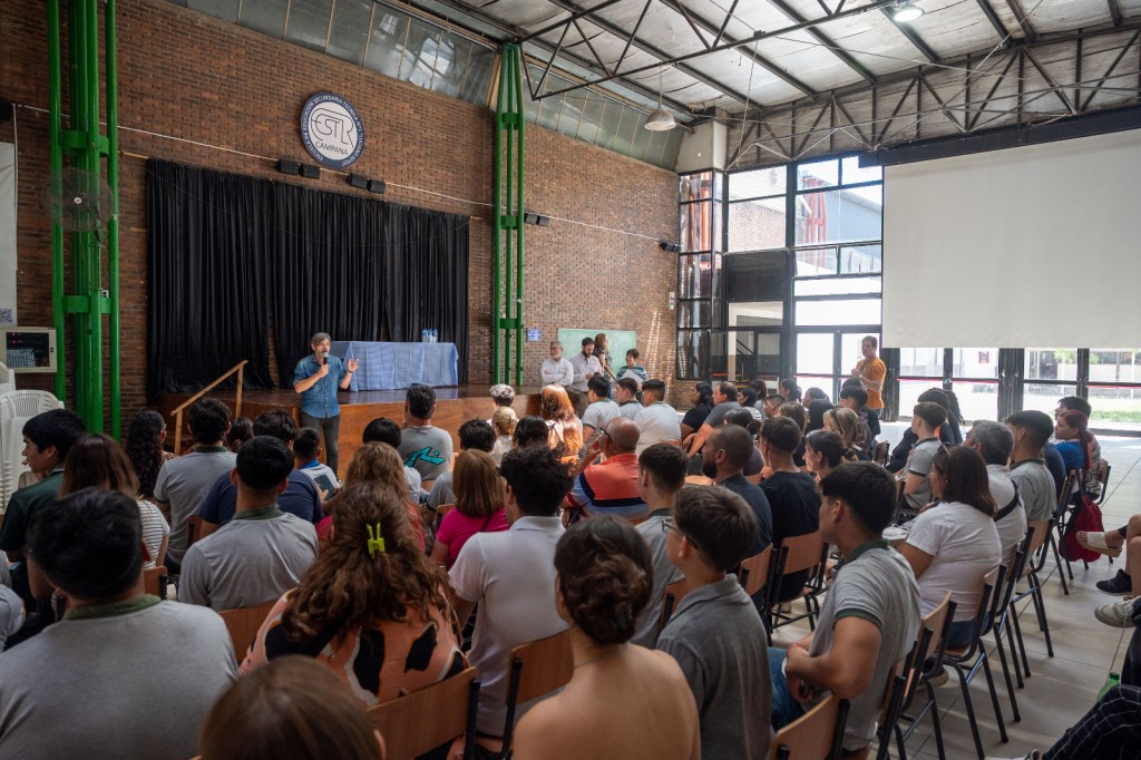 Tenaris y la Escuela Técnica Roberto Rocca certificaron a 65 estudiantes en automatización industrial 