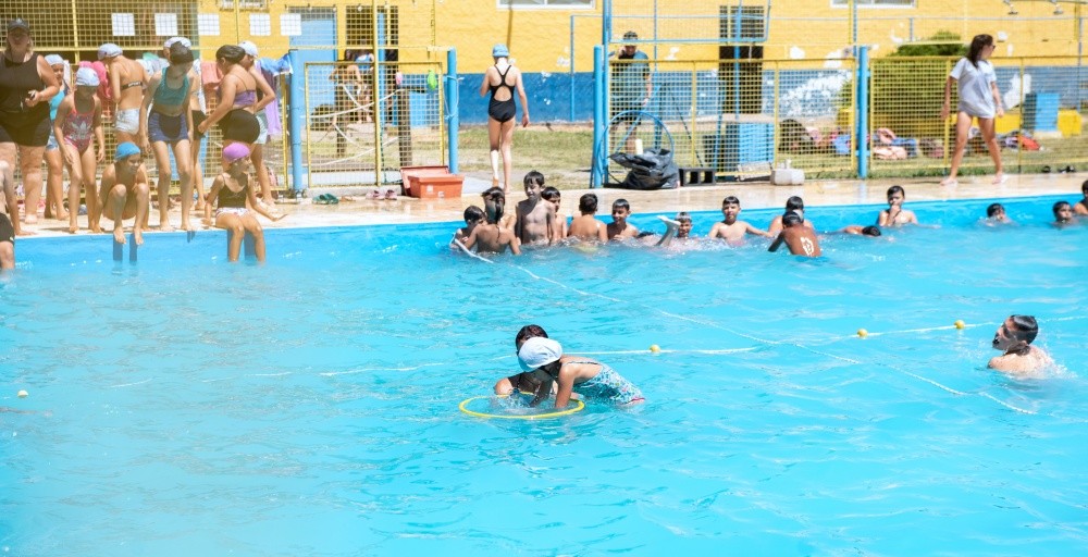 Concejales y la necesidad de un polideportivo ante el reclamo de familias por cupos para la Colonia Municipal