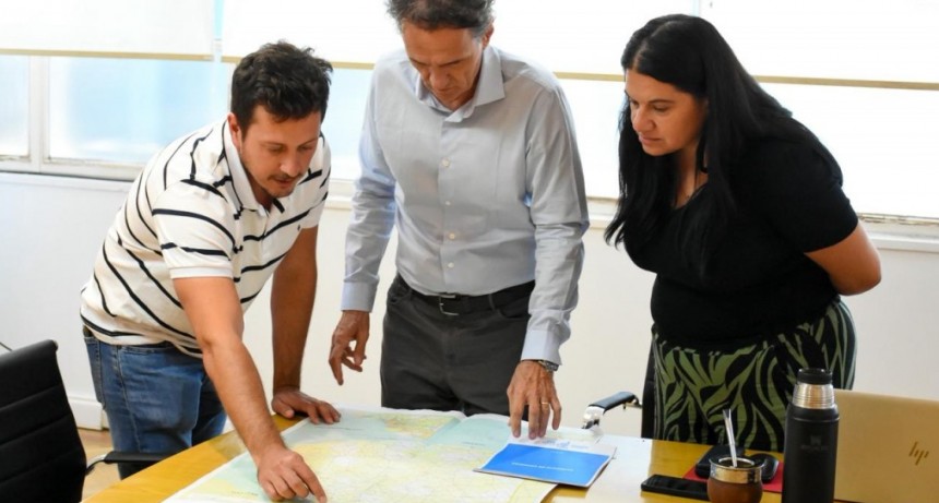 Junto a Katopodis, Alejo Sarna y Carina Torres anunciaron la obra de reparación integral de la Ruta 6