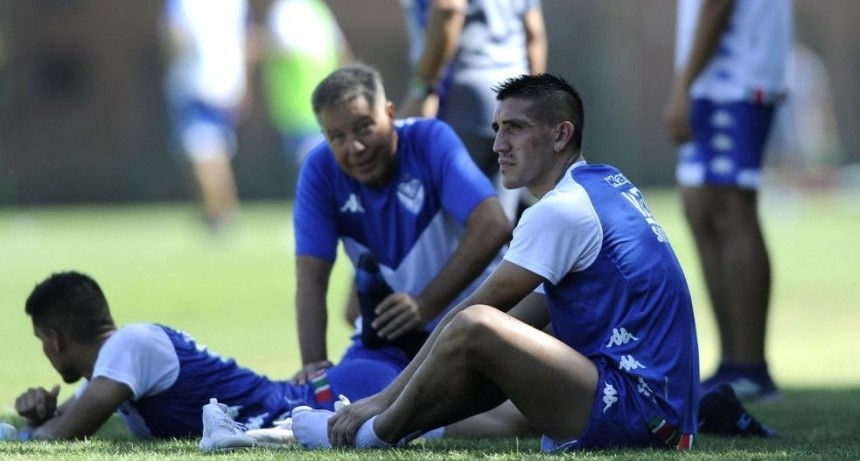 Racing perdió ante Vélez con gol de Centurión