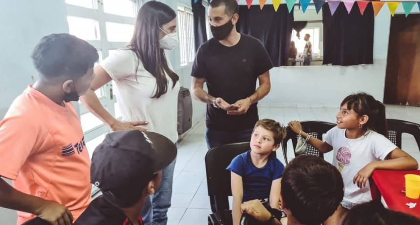 Elisa Abella visitó la Escuela Municipal de Atletismo que funciona en Lubo 