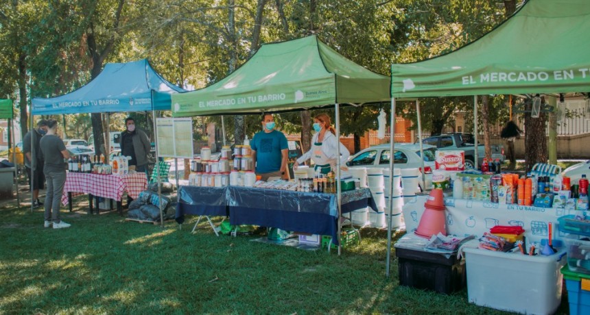 Los puestos de abastecimiento siguen recorriendo la ciudad   