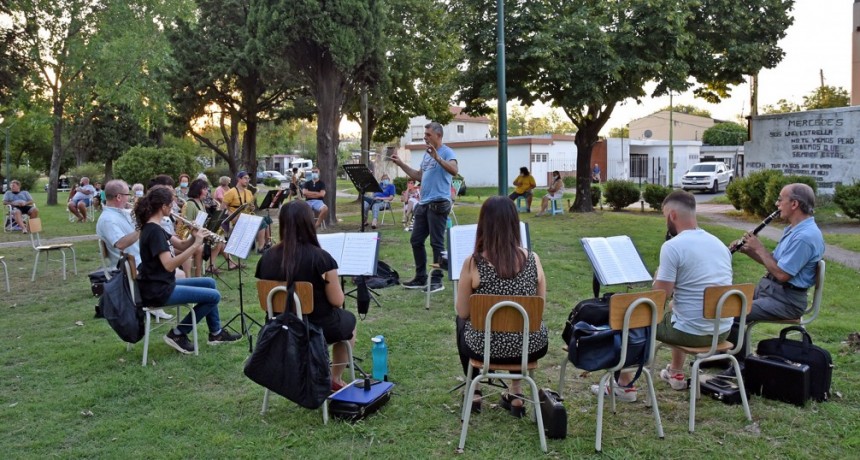 La Banda Municipal se lució en el barrio Dálmine Nuevo 