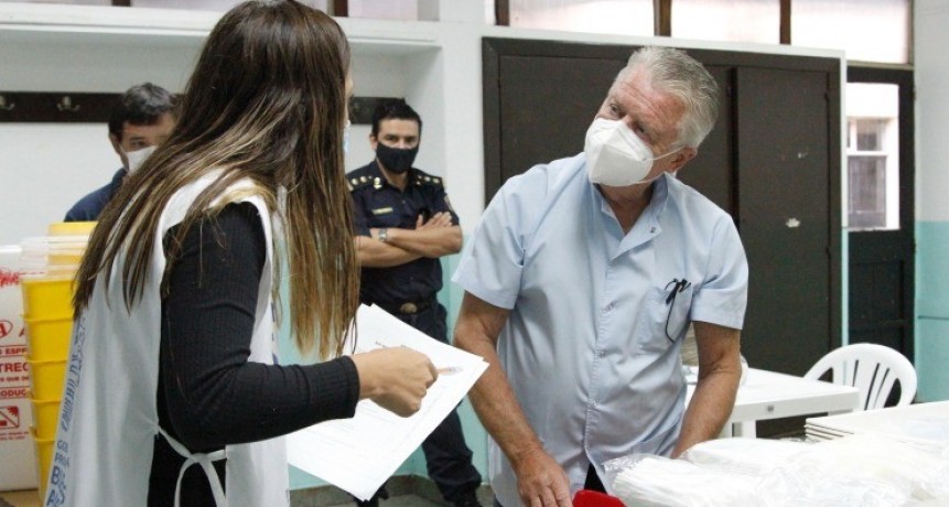 Comienza la vacunación a docentes en Campana