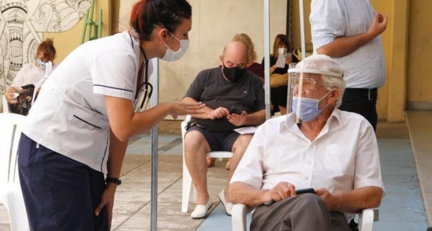 La vacunación no se detiene y continúa  en la sede de la UTN