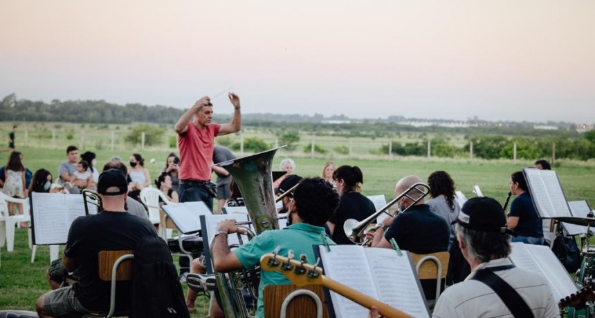 Por primera vez, la Banda Municipal realizó su tradicional ensayo abierto en Río Luján 