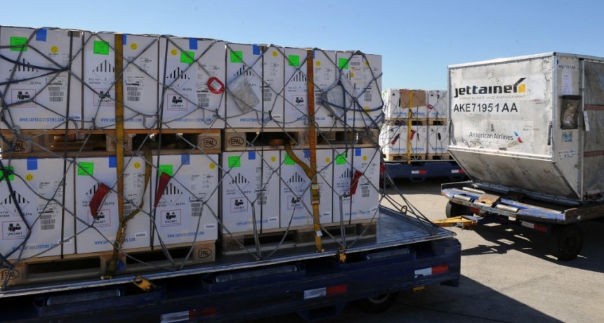 ARRIBÓ AL PAÍS UN CARGAMENTO CON MÁS DE 800 MIL VACUNAS DE PFIZER