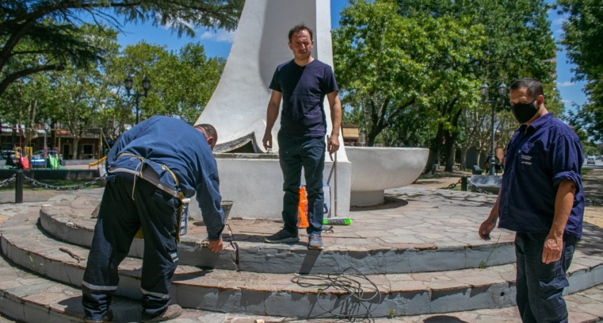 Tras actos de vandalismo, el Municipio repara la plaza Italia