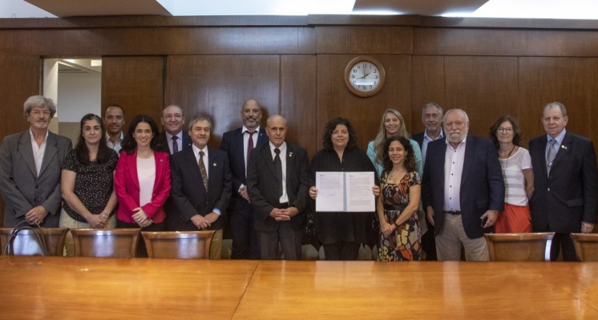 VIZZOTTI FIRMÓ RESOLUCIÓN MINISTERIAL PARA DECLARAR DE INTERÉS SANITARIO LA PROFESIÓN VETERINARIA  