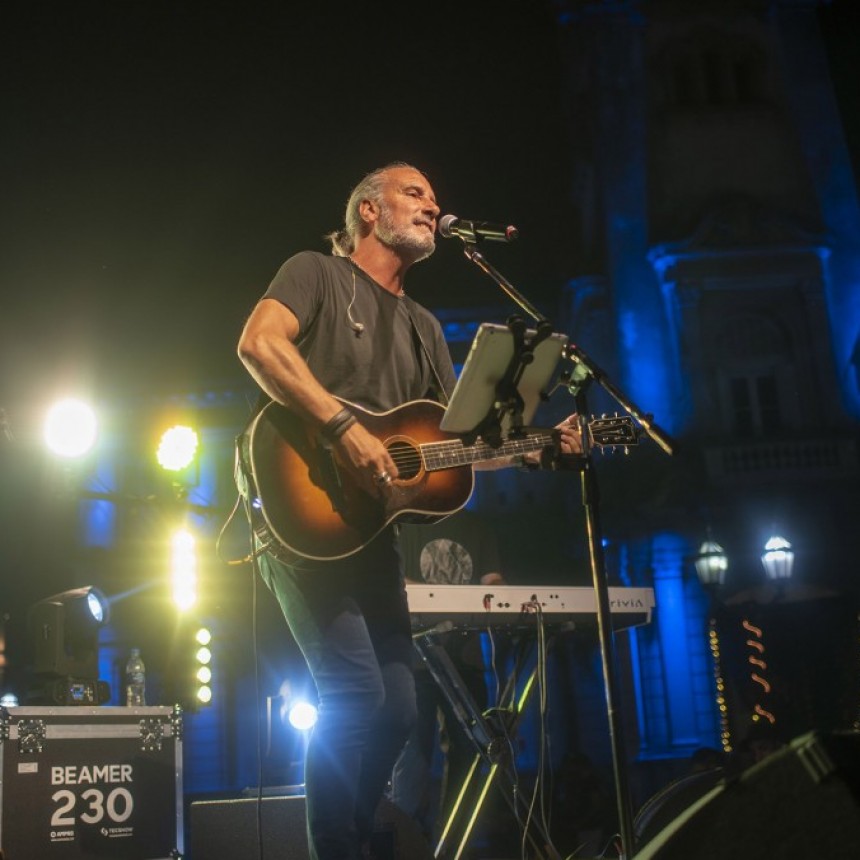 Con la presentación de Manuel Wirzt y un festival, Campana celebró “Amores Buenos”