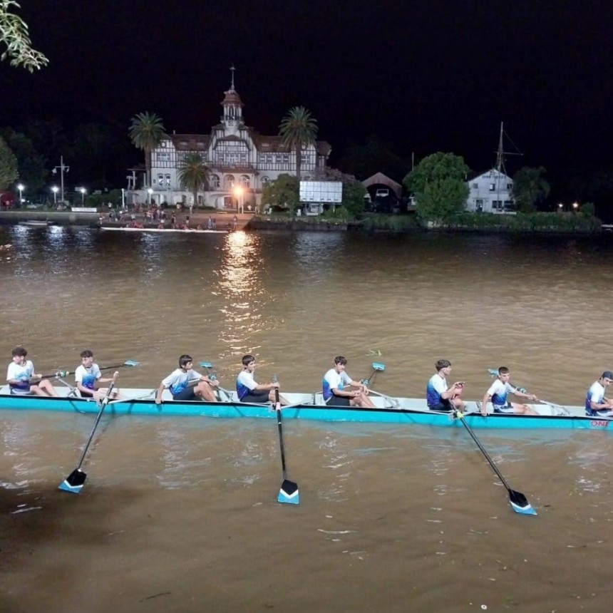Competencia nocturna NOCHE HISTÓRICA PARA EL REMO CAMPANENSE