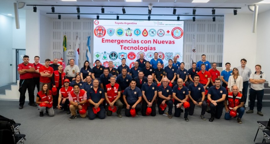Seguridad vial y nuevas tecnologías: Toyota realizó una jornada de capacitación para Bomberos Voluntarios