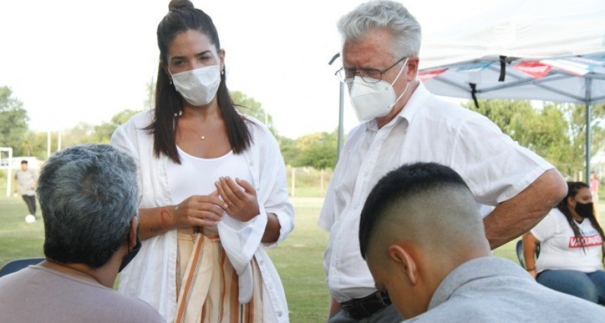 Rubén Romano llevó la campaña de vacunación a Santa Lucía