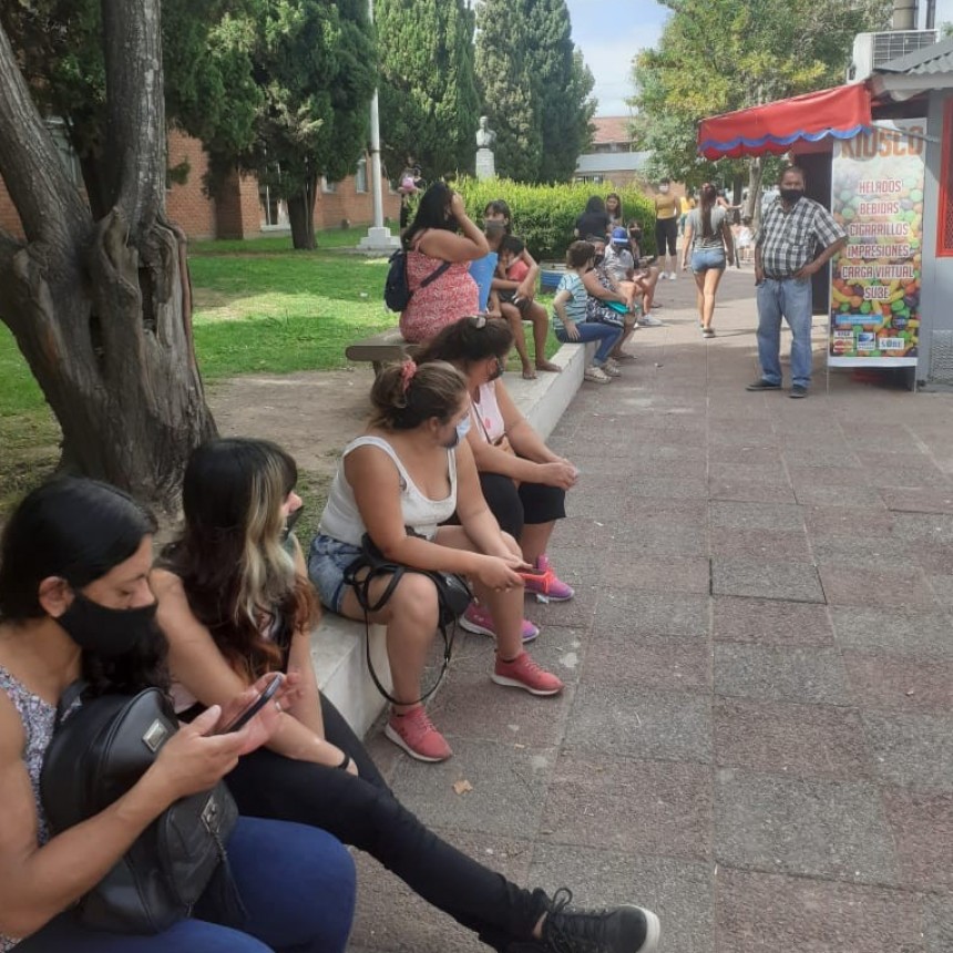DESORDENADA ATENCION EN EL HOSPITAL SAN JOSE EN LA CAMPAÑA DE VACUNACION