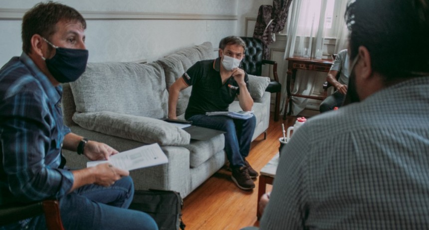 Abella recibió el informe de ABSA sobre el estado de la red en Los Pioneros y Jardín de los Pineros