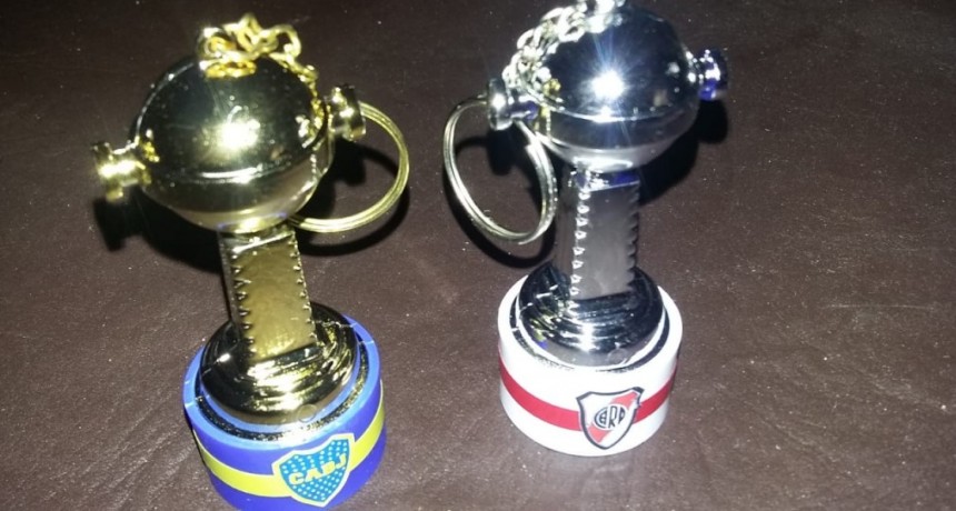 LOS OYENTES TAMBIEN PUEDEN PARTICIPAR DE LA TRANSMISION DE 