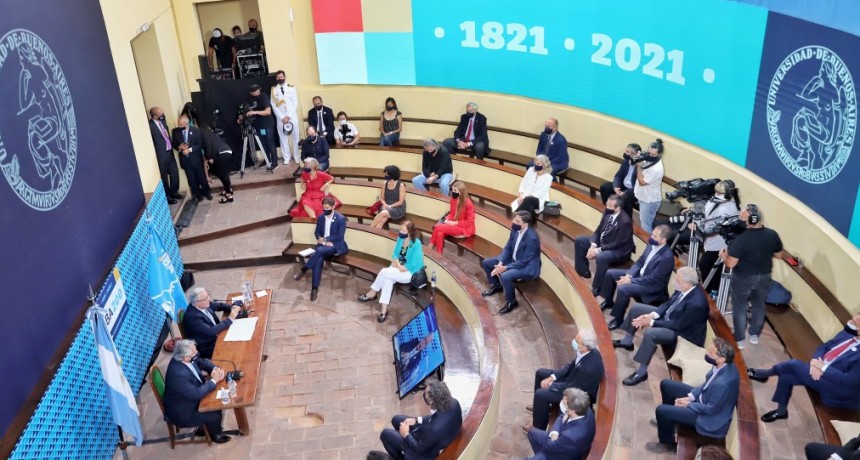 Kicillof participó del acto por el bicentenario de la UBA
