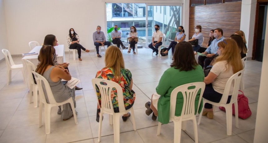  Elisa Abella se reunió con directivos de secundaria de colegios privados 