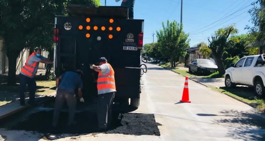    Importante trabajo de bacheo en Balcarce y Cándido Cabrera   