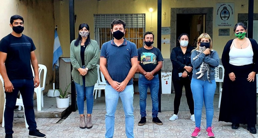 Alejo Sarna y su equipo inscribieron a vecinos para vacunarse en barrio Del Pino 