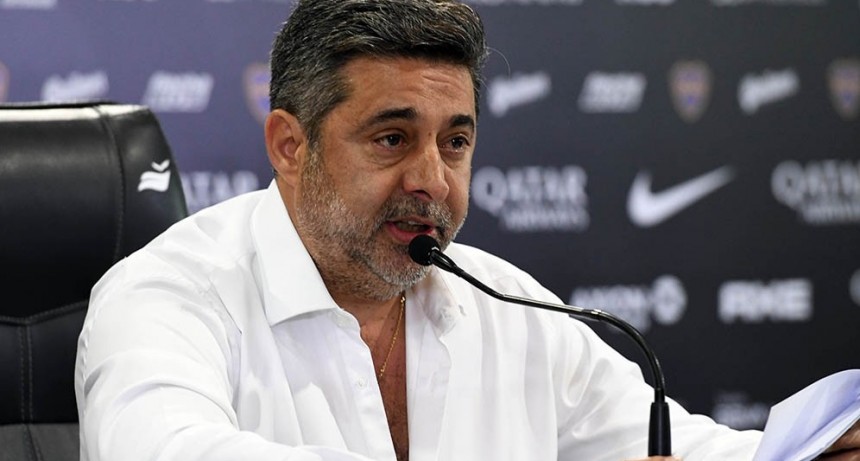 Daniel Angelici volvió a criticar a la dirigencia de Boca por supuesto maltrato a Carlos Tevez