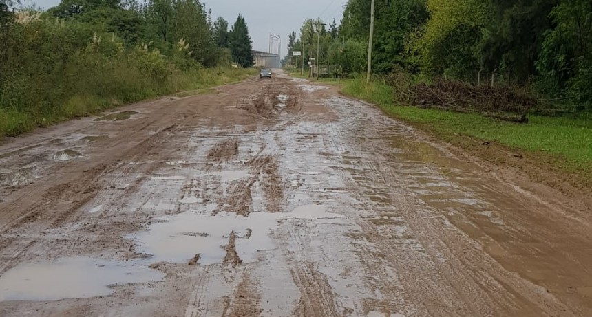 El Municipio sigue gestionando ante Vialidad la reparación del camino ex-ruta 12, a la vera del Canal Irigoyen