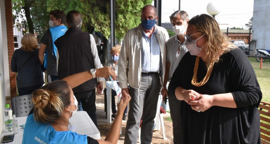 Concejales de Juntos por el Cambio visitaron el centro de vacunación de la UNLU
