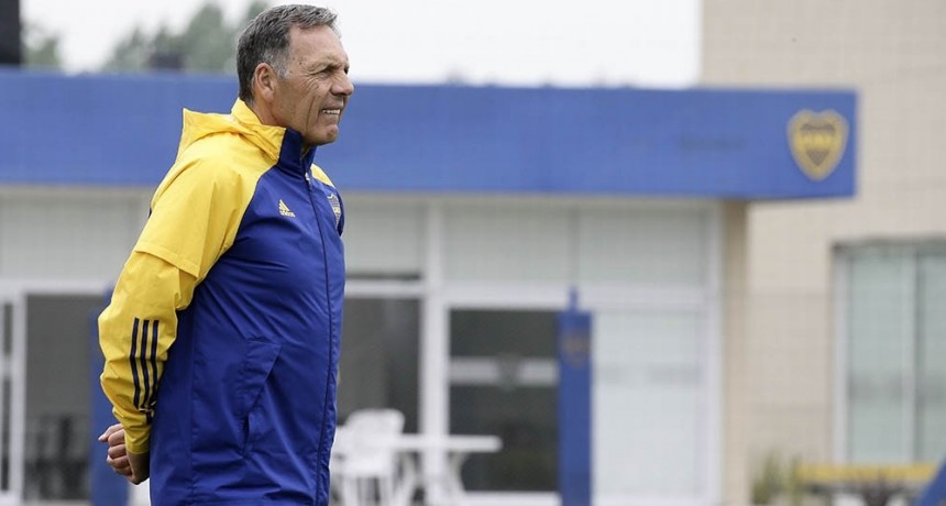 Russo, con dos dudas y una baja en Boca para jugar ante Independiente