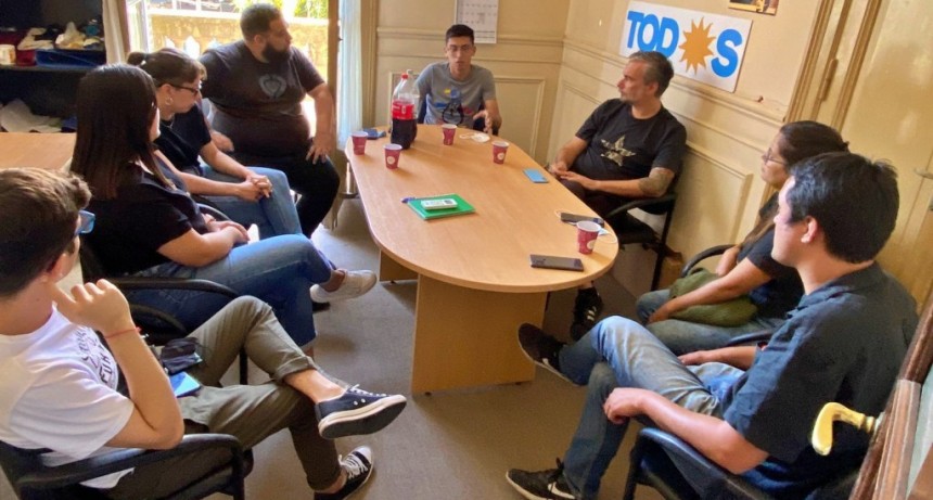 La Directora Provincial de Juventudes se reunió con jóvenes de nuestra Ciudad