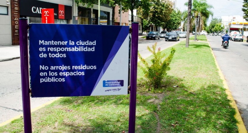 Renuevan la cartelería de los espacios públicos de la ciudad