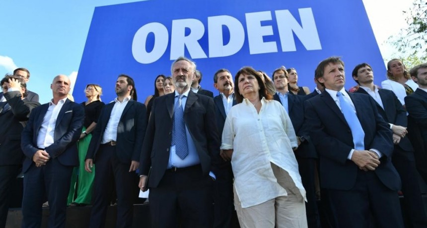 Patricia Bullrich y Joaquín de la Torre en un imponente acto de seguridad en San Miguel