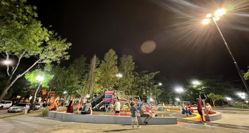 Román : “Plazas y espacios públicos mejor iluminados también hacen a una ciudad más segura”