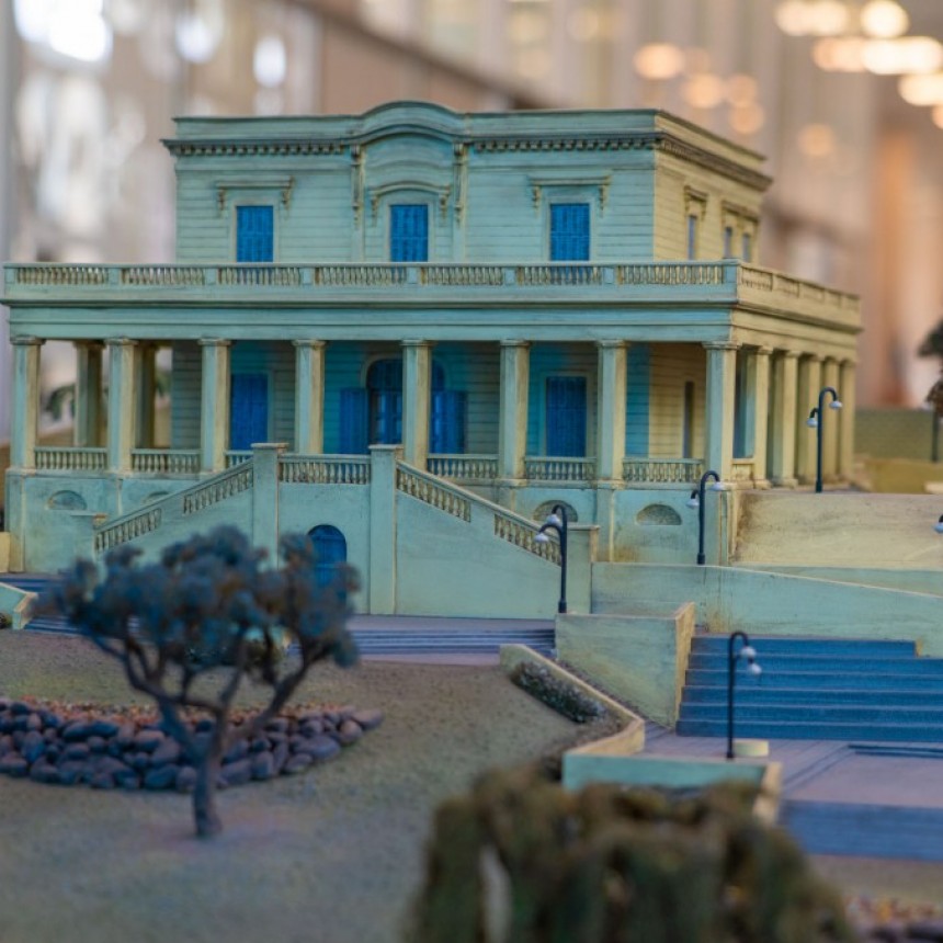 Anselmo Santoli, un vecino que donó al Municipio una increíble maqueta de la Casa de los Costa