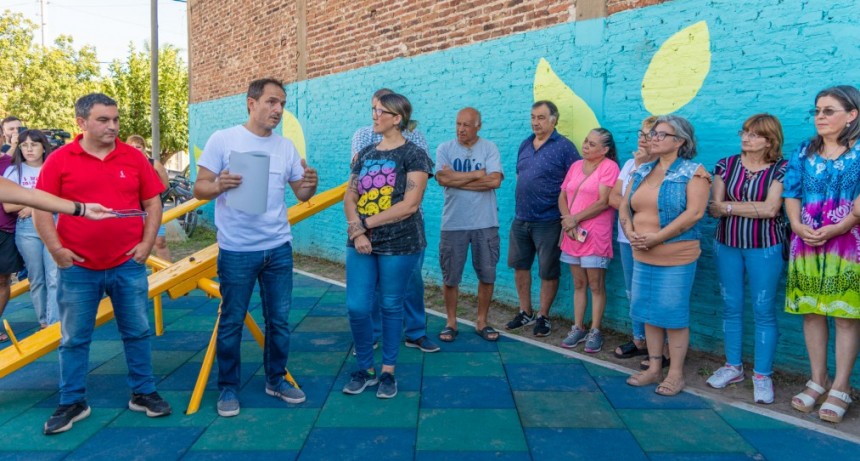 Junto a vecinos, Abella inauguró una nueva plaza en los barrios Dallera y Romano