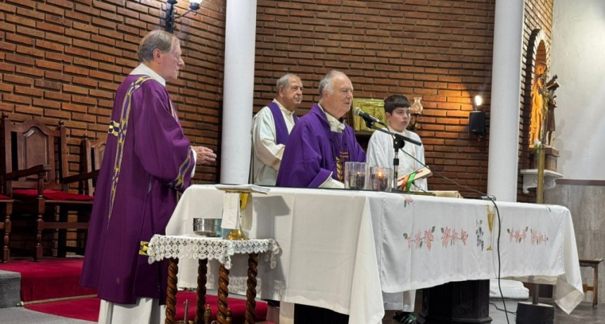 Elisa Abella y Karina Sala acompa&ntilde;aron la misa por los 80 a&ntilde;os del Padre Giovanni