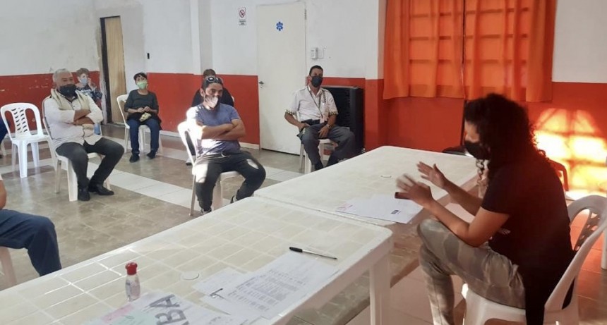 Tras 46 años de desidia, 16 familias avanzan en los trámites de escrituración en Otamendi 