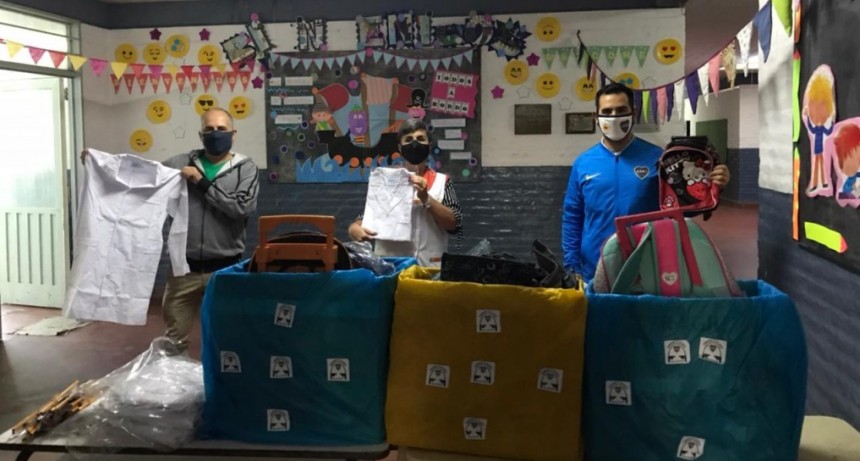 La peña de Boca donó útiles a una escuela de La Josefa
