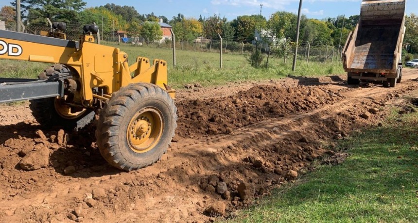 En Los Pioneros continúan los trabajos de mantenimiento de calles