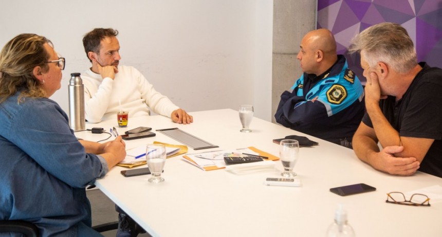 Abella compartió su preocupación por la falta de personal policial con el nuevo Superintendente de la región 