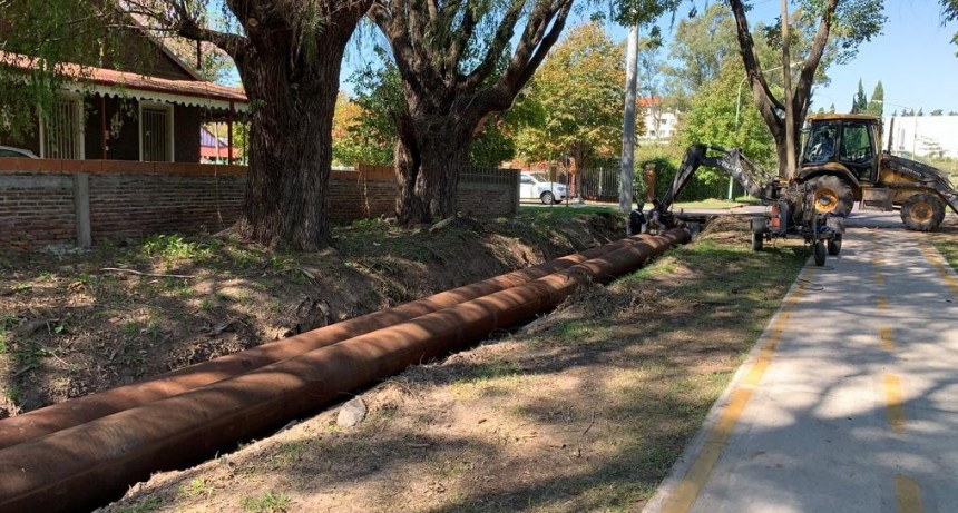 Siguen los trabajos en la Plaza de las Carretas: ahora el Municipio realizó el entubado del desagüe