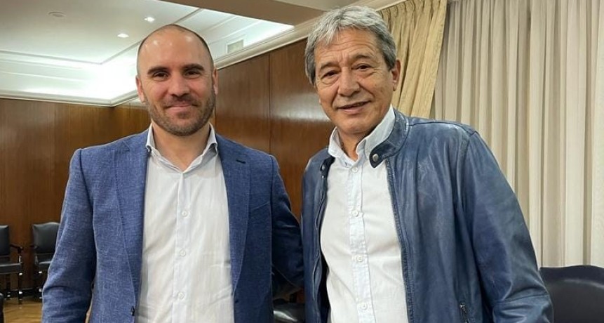 El Secretario General de la Federación Argentina Sindical del Petróleo, Gas y Biocombustibles Pedro Milla en el Ministerio de Economía 