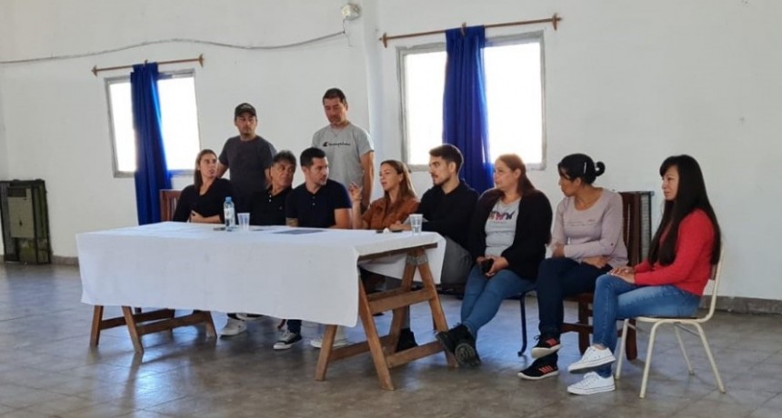 Abella acompañó la asunción de la nueva comisión directiva de la sociedad de fomento de Los Pioneros