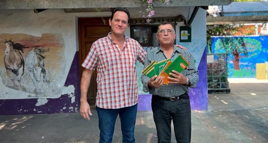 “Chiche” Lagar aporta a la educación de los más jóvenes donando útiles escolares junto a la asociación Chaco-Formosa