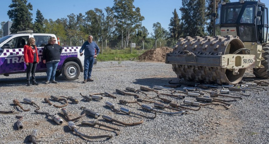 Ruidos molestos: el Municipio destruyó 100 escapes libres de motos